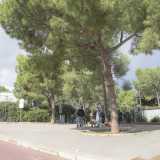 Entriamo dall�ingresso principale che si affaccia su viale Einaudi (gli altri sono in via della Resistenza e in via della Costituente)